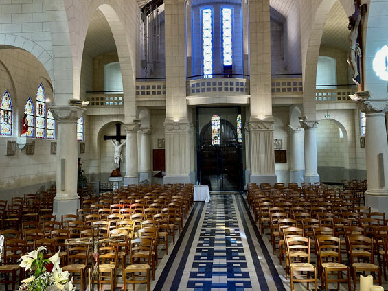 Intérieur de l'église Saint-Martin de Vis-en-Artois, Vue sur l'autel