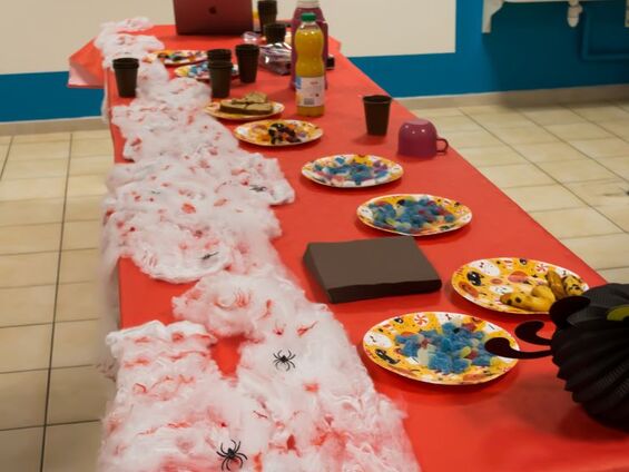 Table préparée pour le goûter d'Halloween