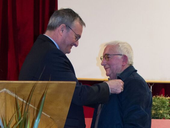 Remise de la médaille d'argent communale à Monsieur Roger CANDAËS.