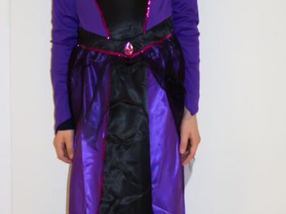 Enfants du village en costume pour d'Halloween