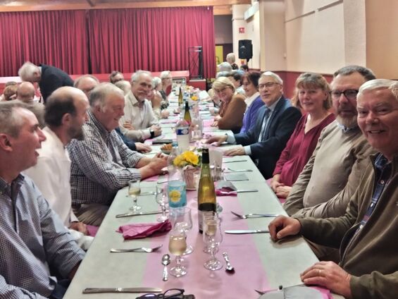Tour de table des invités.